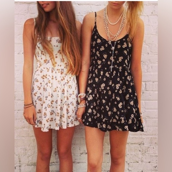 BRANDY MELVILLE SUMMER SUNDRESS SLIP DRESS EUC OSFA s/m FLORAL COVERUP - Picture 1 of 5